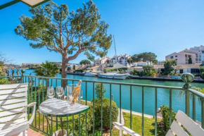 Unique apartment with a beautiful view on the Giscle in Grimaud - Welkeys